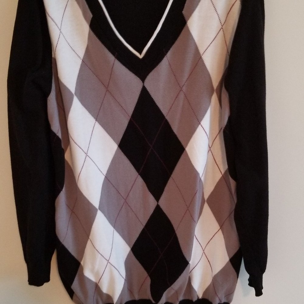 Womans sweater; never worn. Very clean!